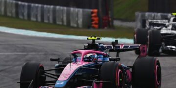 Colapinto remontó en Malasia, pero una mala estrategia de Alpine lo dejó fuera de los puntos