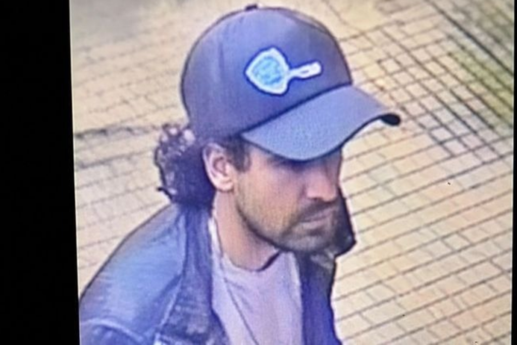 Renato Iván Tabella, captado por una cámara de seguridad, según la investigación.