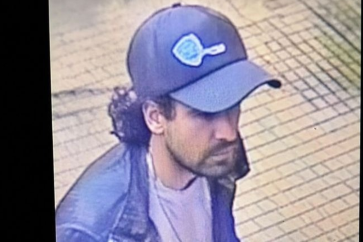 Renato Iván Tabella, captado por una cámara de seguridad, según la investigación.