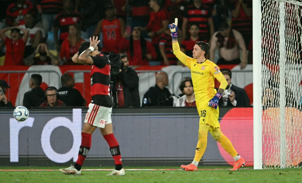 Con uno menos y por penales: Estudiantes hizo la épica y clasificó a la final de la Libertadores Con uno menos y por penales: Estudiantes hizo la épica y clasificó a la final de la Libertadores