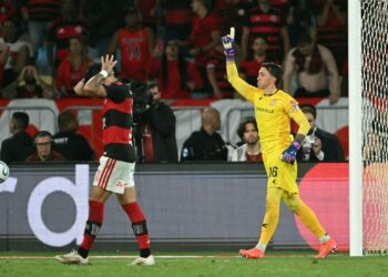 Con uno menos y por penales: Estudiantes hizo la épica y clasificó a la final de la Libertadores