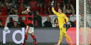 Con uno menos y por penales: Estudiantes hizo la épica y clasificó a la final de la Libertadores
