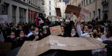 Francia: continúan las protestas estudiantiles y temen nuevos disturbios