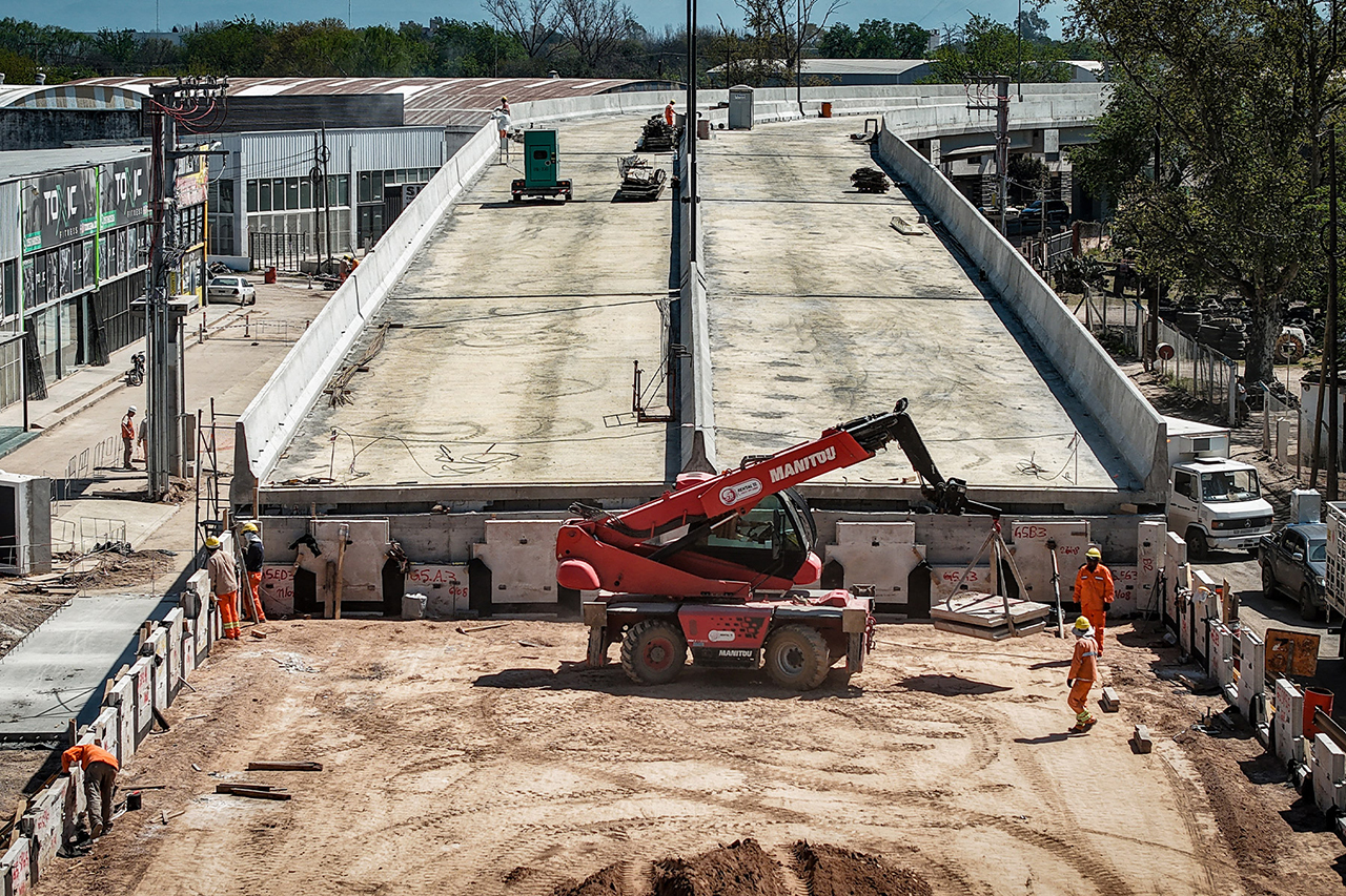 Cuatro grandes obras viales generan 1.050 puestos de trabajo en Córdoba Cuatro grandes obras viales generan 1.050 puestos de trabajo en Córdoba
