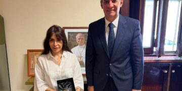 Siciliano se reunió con Emilce Cuda, secretaria de la Pontificia Comisión para América Latina Cuda visitará la provincia en octubre para recibir el Doctorado Honoris Causa de la Universidad Católica de Córdoba.