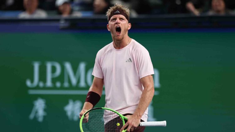 Davidovich Fokina ganó el duelo de españoles y es campeón del Masters 1000 de Shanghái