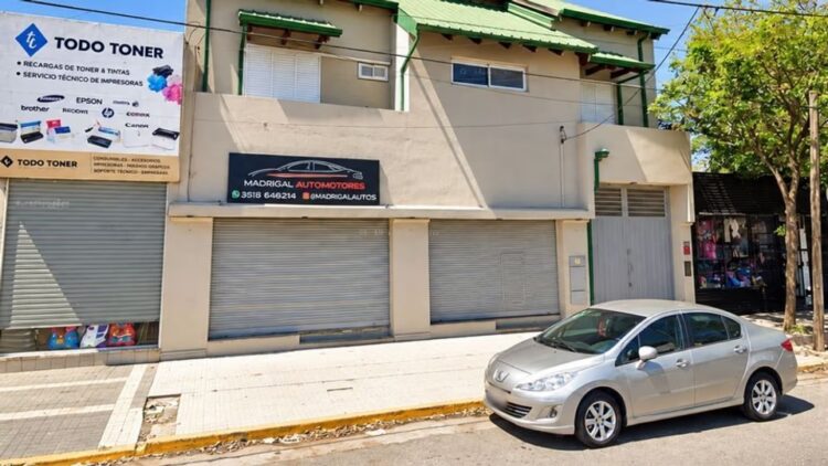 La concesionaria funcionaba sobre avenida Donato Álvarez al 7400.