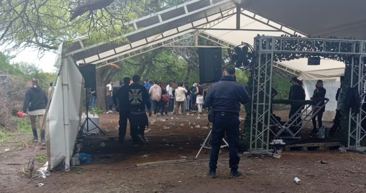 Desarticularon una fiesta electrónica clandestina con 400 personas La fiesta clandestina se desarrollaba en Juárez Celman.