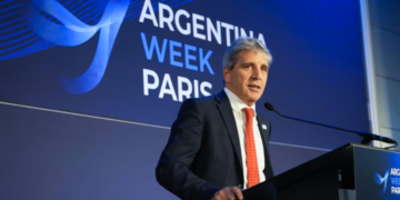 El Gobierno lanzó un plan que pone a la venta la ciudadanía argentina para extranjeros