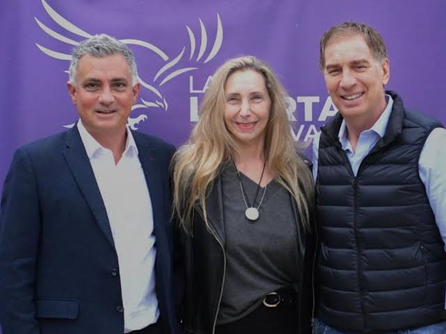 El Gobierno no logra mayoría para suspender las Paso y debe extender las negociaciones Pareja, Karina Milei y Santilli, los principales estrategias del Gobierno.
