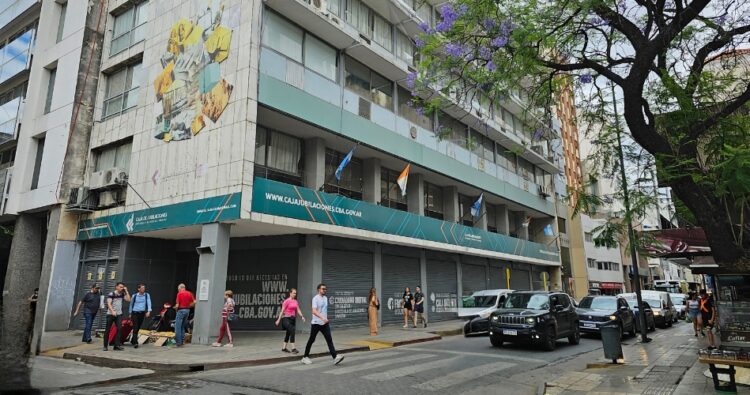 El TSJ revocó un fallo que ordenaba a la Caja restituir a aportes a una jubilada El TSJ de Córdoba redujo del 8% al 6% un aporte extraordinario aplicado a una jubilada.