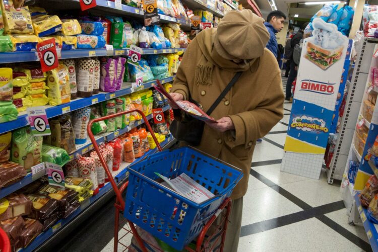El consumo de los hogares sigue por debajo de los máximos registrados en 2025.