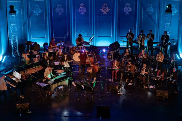 La Córdoba Jazz Orchestra, dirigida musicalmente por Nicolás Ocampo desde 2015, cumplió dos décadas de actividad con un repertorio de arreglos originales sobre obras de compositores cordobeses. Foto: prensa.