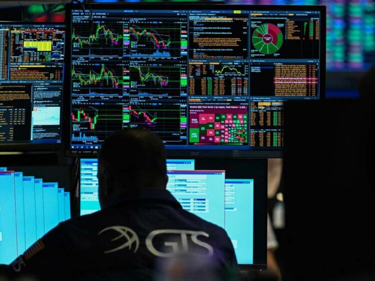 El riesgo país volvió a caer y cerró la semana por debajo de los 600 puntos