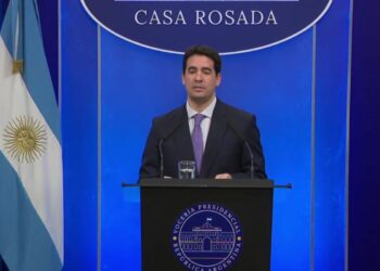 El vocero presidencial Adrián Ravier encabezó la conferencia de prensa de este martes en Casa Rosada.