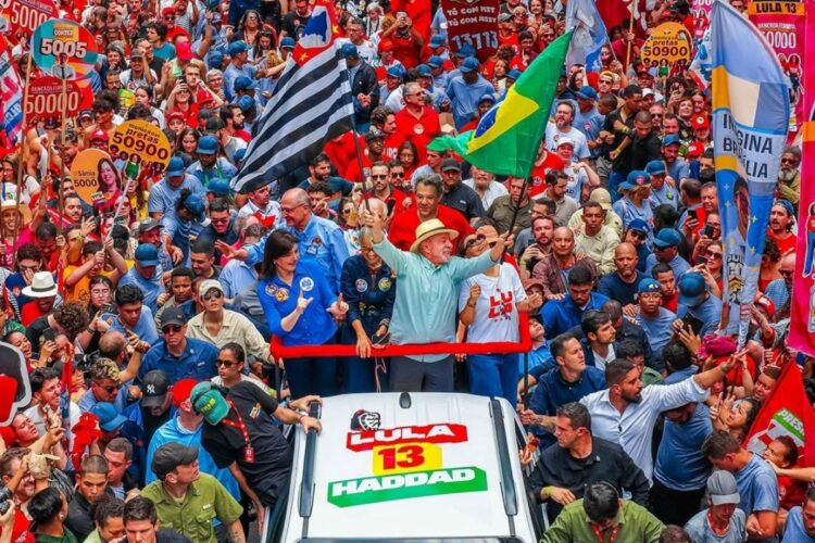 Elecciones en Brasil: Lula y Flávio Bolsonaro cierran sus campañas Elecciones en Brasil Lula y Flávio Bolsonaro cierran sus campañas
