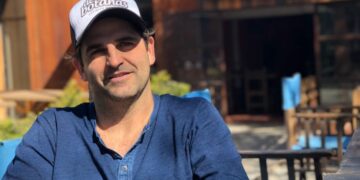 Luciano Visconti, dueño de De Botanas, repasó los desafíos de sostener un restaurante durante 20 años y destacó el potencial de la gastronomía cordobesa.