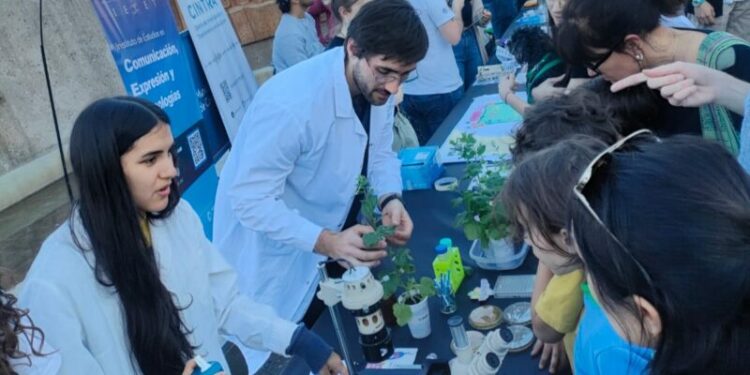 Es un festival con actividades recreativas para acercar la ciencia a la comunidad.