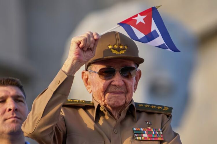 Estados Unidos emitió una orden de arresto contra Raúl Castro Raúl Castro enfrenta una orden de arresto por un ataque que dejó cuatro muertos.