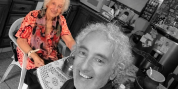 Estela de Carlotto junto a Ignacio Montoya Carlotto.