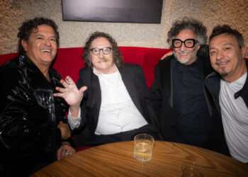 Fito Páez y Carlos Vives festejaron con Charly.