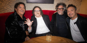 Fito Páez y Carlos Vives festejaron con Charly.