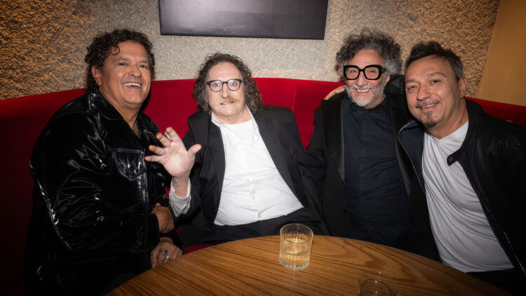 Fito Páez y Carlos Vives festejaron con Charly.