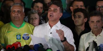 Flávio Bolsonaro desconoce la derrota, pero partidos aliados reconocieron la victoria de Lula