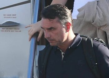 Flávio Bolsonaro se proclamó “líder de Brasil” y denunció fraude electoral