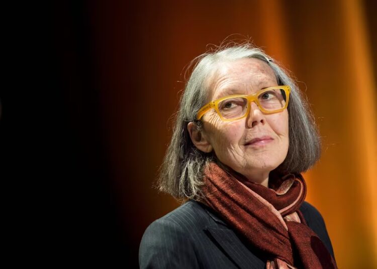 El Nobel de Literatura consagra a la canadiense Anne Carson La escritora canadiense tiene 76 años y una extensa trayectoria como poeta, ensayista, traductora y clasicista. Foto: AFP.
