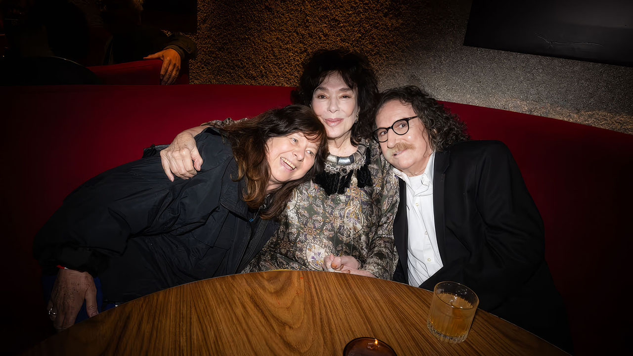 Celeste Carballo y Graciela Borges junto al gran maestro.