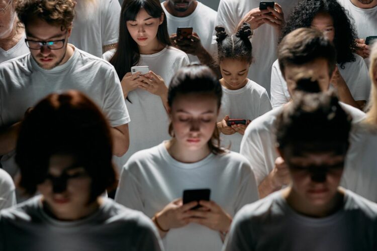Grecia prohíbe las redes sociales a menores de 15 años desde 2027