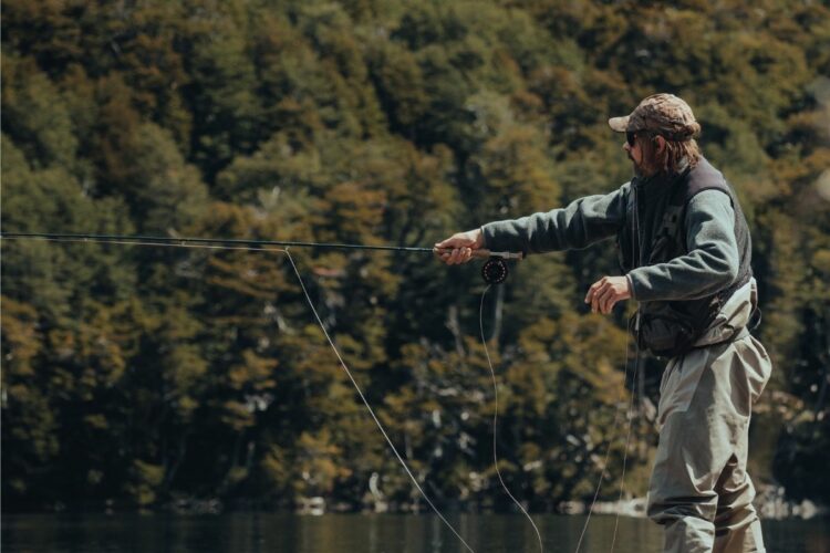 Habilitaron la pesca deportiva de truchas y dorados desde octubre