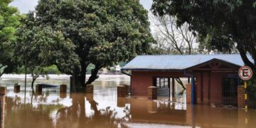 La crecida de los ríos en Misiones mantiene 14 pasos fronterizos cerrados y rutas interrumpidas