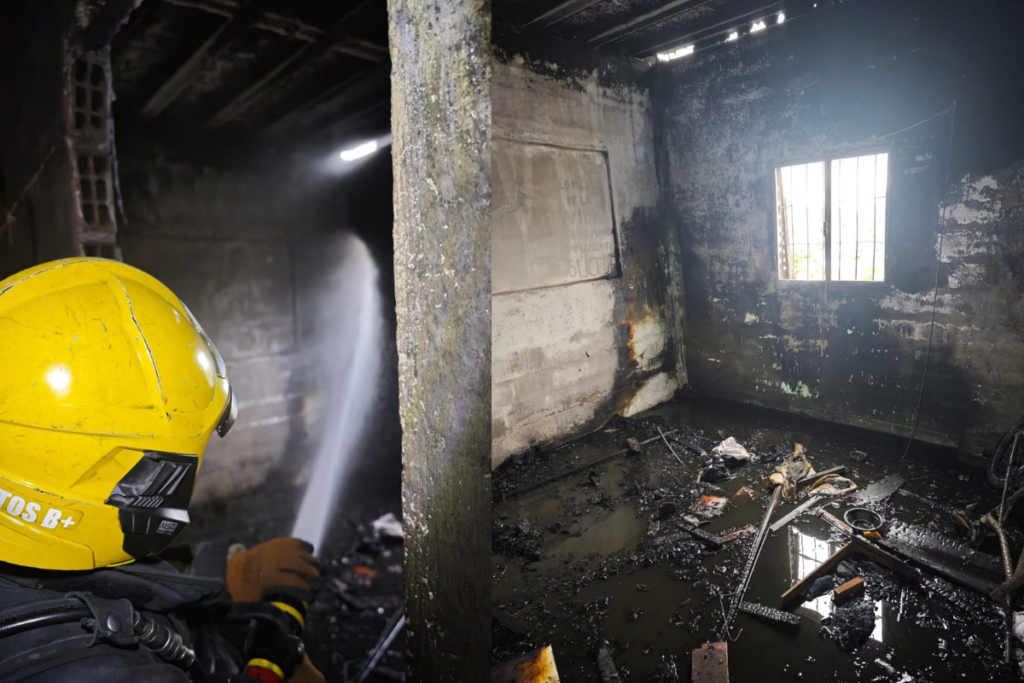 Incendio en Guiñazú: siete personas fueron asistidas y dos internadas