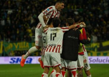 Instituto recibe a Deportivo Riestra con la ilusión de clasificar a una copa internacional