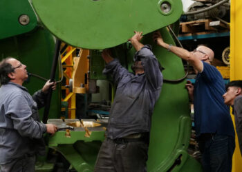 La economía cayó 1,7% interanual en agosto y acumuló dos meses de retroceso