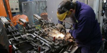 La mitad de la industria cordobesa está peor que hace un año y el recorte de empleo llega a su pico