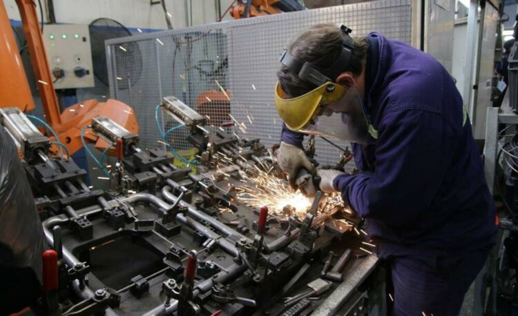 La mitad de la industria cordobesa está peor que hace un año y crece el ajuste laboral Según el informe Pulso Productivo de la Unión Industrial de Córdoba (UIC), el 51% de las empresas registra deterioro interanual.