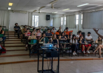 La propuesta reúne a futuros profesionales de Cine, Teatro, Música, Artes Visuales, Comunicación Social, Arquitectura y Diseño Industrial de la UNC.