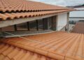 Las cubiertas de tejas son tradicionales en Córdoba. Resuelven techos inclinados y favorecen la evacuación del agua.