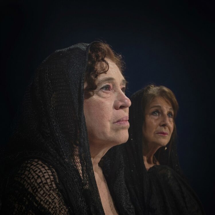 Clara Weller y Ana María Tenaglia protagonizan Las tapadas, bajo la dirección de Giovanni Quiroga. (Foto: prensa)