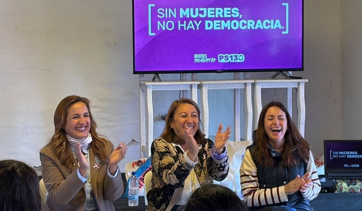 La vicegobernadora Myriam Prunotto, la diputada nacional Carolina Basualdo, la Presidenta del Partido Socialista de Argentina Mónica Fein, y la Presidenta de la Cámara de Diputadas y Diputados de Santa Fe, Clara García, participaron de una charla sobre mujeres y política, titulada “Sin mujeres no hay democracia”.