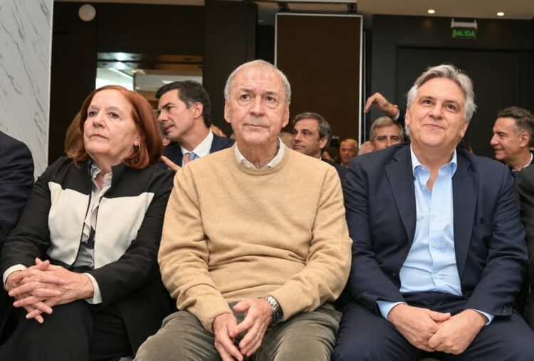 En el marco de la quinta Marcha Federal Universitaria, Martín Llaryora, Alejandra Vigo y Juan Schiaretti expresaron un firme respaldo a la educación pública.