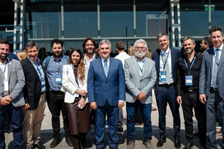 Llaryora reclamó que el RIGI impulse a proveedores de Córdoba Martín Llaryora pidió que las inversiones del RIGI incorporen proveedores de Córdoba a las cadenas de valor de los grandes proyectos.