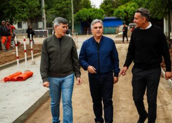 Llaryora y Passerini recorrieron las obras viales en Villa Rivadavia Anexo. Foto: prensa de la Provincia.