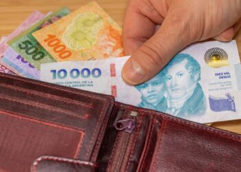 Los salarios registrados subieron 2,6% en agosto y le ganaron a la inflación