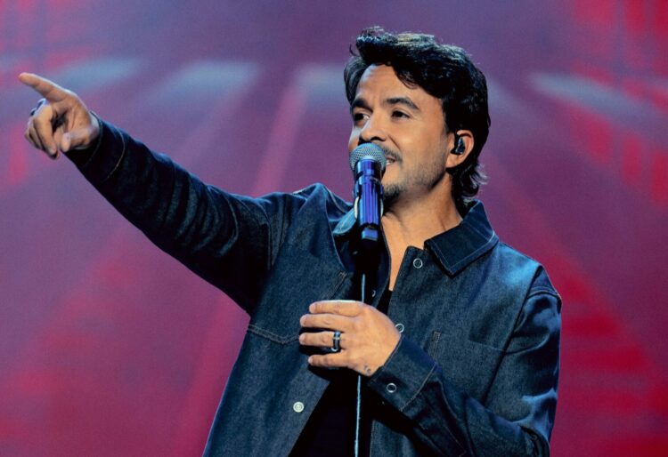 Luis Fonsi actuará en Córdoba con su gira “Mar Infinito” La gira “Mar Infinito” toma su nombre de las iniciales de Mika, su hija; Águeda, su esposa; y Rocco, su hijo. Foto: @truco.photo