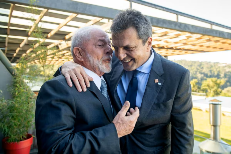Lula y Massa en una foto de la Cumbre del Mercosur.