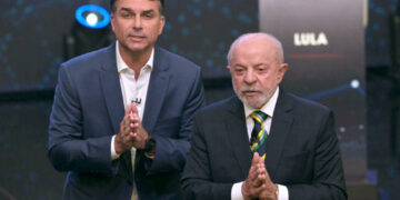 Lula y Bolsonaro llevaron la pelea electoral al límite en su primer debate Lula y Bolsonaro llevaron la pelea electoral al límite en su primer debate